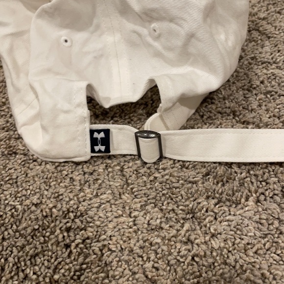 Under Armour hat - Picture 3 of 4